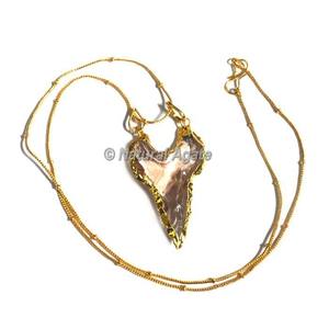 Mayorista del Collar con Punta de Flecha Electrochapada en Vidrio Rojo de Mejor Calificación - Product Image 3