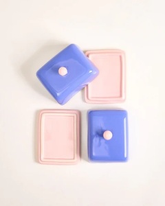 Beurrier vintage à motif floral avec couvercle à poignée, grand plateau de service, glaçure décorée à la main, élégant pour la table - Product Image 3