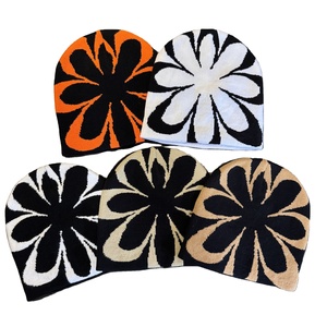 หมวกบีนนี่ลายดอกไม้ผ้าแจ็คการ์ดแบบสวมศีรษะอินเทรนด์ใหม่สำหรับผู้ชายและผู้หญิงหมวกบีนนี่หมวกถักให้ความอบอุ่นสำหรับฤดูหนาว - Product Image 1