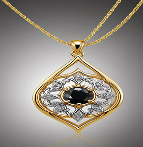 Elegante colgante mandala en oro amarillo con un centro de diamantes brillantes y motivos ornamentales. Disponible a precios de mayorista. - Product Image 3