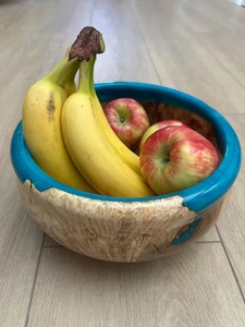 Tazón de Resina Ecológico Hecho a Mano y Pintado a Mano, Acabado en Resina Epoxi Azul, Patrón Floral con Vetas de Madera Natural, Decoración para el Hogar y Restaurantes - Product Image 3