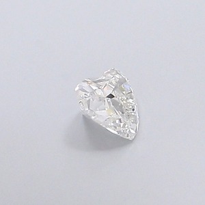 Bague de fiançailles personnalisée sophistiquée et romantique, magnifique diamant taille cœur de 0,83 carat E VS1 avec une excellente finition. - Product Image 5