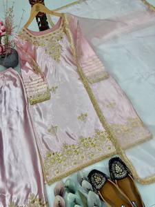 Ensemble Anarkali brodé rose avec dupatta, tenue traditionnelle indienne et pakistanaise pour femme, idéal pour mariage, coupe régulière, longueur cheville - Product Image 5