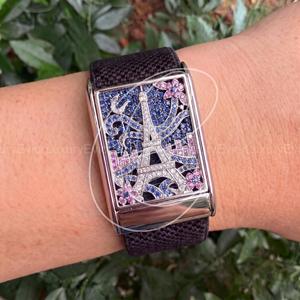 Étui de protection de luxe en métal argenté avec motif monogramme bleu et moissanite, pour tracker, avec pierres de luxe, couleur argent et bleu - Product Image 3