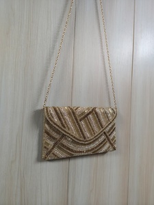 Bolso de mano con cuentas de cristal, diseño artesanal tradicional, bolso de moda para mujer, para uso en la noche y celebraciones, en venta. - Product Image 1