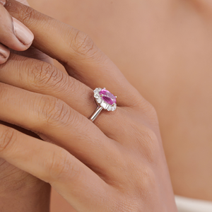 Bague de fiançailles luxueuse en saphir rose fin et halo de diamants, faite à la main en or blanc 18 carats, bijoux personnalisés, best-seller - Product Image 4