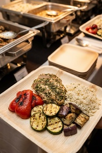 Assiettes en fibre de palme compostables pour restaurants et traiteurs, 8 pouces, forme carrée, pour événements, traiteurs et présentations de fêtes - Product Image 1