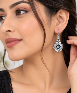 Pendientes de Plata Oxidada con Flores y Circonitas, Elegantes Pendientes Colgantes Florales para Mujer, Joyería al por Mayor - Product Image 2