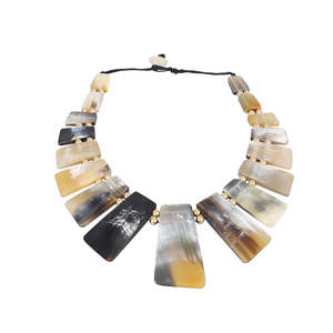 Collier artisanal écologique en corne de buffle naturelle pour femmes par Perfect Enterprises - Product Image 4