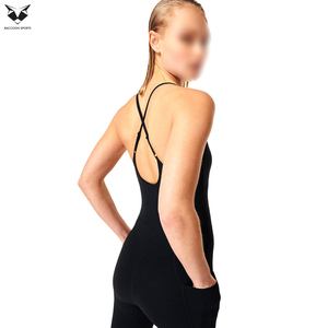 ชุดออกกำลังกายผู้หญิงแบบสวมใส่สบาย ยืดหยุ่นสูง กระชับรูปร่าง เหมาะสำหรับโยคะ ฟิตเนส ออกกำลังกาย สีดำล้วน - Product Image 5