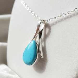 Pendentif délicat en turquoise « La Belle Endormie » en argent sterling 925 plaqué or 14 carats, pierre précieuse bleue, cadeau de bijoux pierre de naissance - Product Image 2