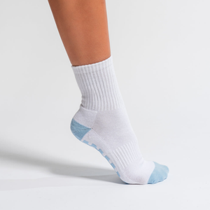 Chaussettes courtes pour femmes, rayées, en coton, à compression, antidérapantes, avec logo personnalisable pour le studio de la marque - Product Image 3