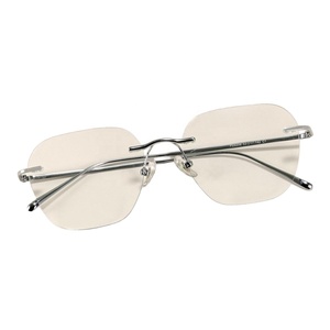 Occhiali in Titanio Senza Montatura UV400 Certificati ISO9001 Ideali per Passeggiate Quotidiane, Lettura di Giornali e Lettura e Camminata Rilassata - Product Image 5