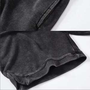 Pantalones Cortos de Felpa Francesa con Lavado Ácido Personalizado, Bordes Desgastados por el Sol y Diseño Encerado con Efecto Piedra para Hombre - Product Image 5