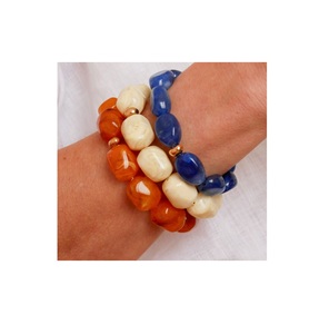 Pulsera de Resina Hecha a Mano de Primera Calidad con Acabado Artístico Sofisticado, Accesorio Elegante para Mujer, Tendencias de Moda - Product Image 3