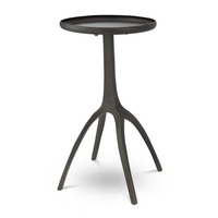 Table d'appoint en aluminium au design tendance et minimaliste, idéale pour les maisons urbaines et les thèmes de décoration de style industriel