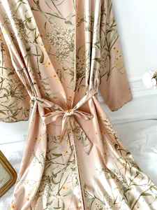 Bata de satén de lujo para mujer, 100% seda, de alta calidad, a la moda, para uso en spa, con logo personalizado, estampada, para uso casual, todas las tallas - Product Image 4