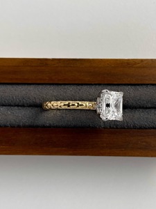 Anillo de Diamante Cultivado en Laboratorio con Corte Asscher de 3 Quilates, Oro Amarillo de 14K, Banda Grabada Vintage, Halo Oculto, Anillo de Compromiso, Joyería Nupcial - Product Image 4