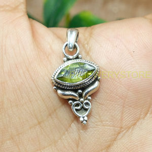 จี้เงินแท้ 925 ประดับพลอยเพอริดอทสีเขียวธรรมชาติทรงมาร์คีส์ ดีไซน์วินเทจ - Product Image 4