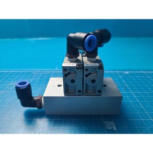 Válvula Solenoide Neumática SMC VZA412 de 5 Puertos, Usada, Piezas de Equipos Legacy Semiconductor - Product Image 3