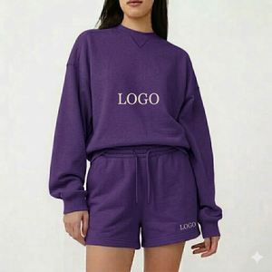 Convierte los momentos sencillos en elegantes con el conjunto de top de cuello alto y pantalones cortos para mujer, colección cómoda, cálida y relajada para uso diario. - Product Image 1