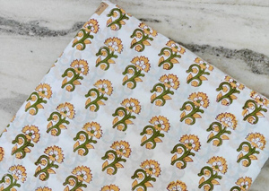 Tela Floral Sanganeri Estampada a Mano, 100% Algodón Ecológico, Ligera, 90 GSM, 43/44 Pulgadas de Ancho, para Vestidos y Bolsos - Product Image 4