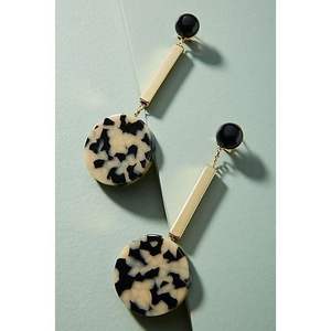 Pendientes de Resina Elegantes con Acabado Brillante, Diseño Moderno, Accesorios de Moda Duraderos y de Lujo, Diseñados por Artesanos Expertos, Moda de Cristal - Product Image 3