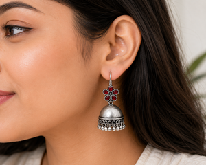 Pendientes Jhumka de Plata Oxidada al por Mayor, con Forma de Flor Tradicional, Estilo Bollywood, con Rubíes, para Aniversario, Proveedor al por Mayor - Product Image 5
