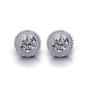 Pendientes de Diamantes Cultivados en Laboratorio con Corte Redondo y Doble Halo, Micro Pavé en Oro de 18K - Product Image 1