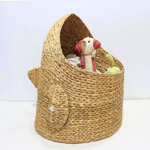Panier en jacinthe d'eau en forme de requin mignon pour le rangement des jouets d'enfants - Product Image 1
