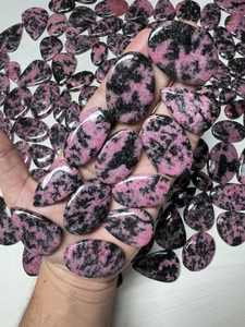 พลอยโรโดโครไซต์สีชมพูขาวธรรมชาติทรงหลังเบี้ย คุณภาพสูง ราคาขายส่ง งานแฮนด์เมดสำหรับทำเครื่องประดับ - Product Image 2