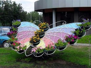 Elegant Iron Arched Trellis With Swirl Design For Outdoor Plant Decor And Wall Hanging - Product Image 4