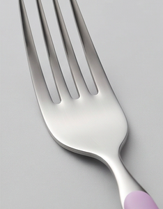 Ensemble de couverts modernes en acier inoxydable avec manche en résine rose, passe au lave-vaisselle, pour mariage et repas. - Product Image 2