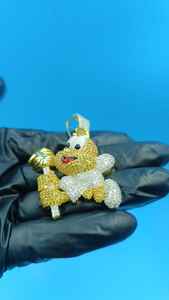 Pendentif Moissanite Buzz The Bee en forme de dessin animé avec argent 925, formes de dessin animé uniques pour pendentifs et breloques de joaillerie fine - Product Image 2