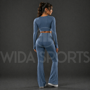 Ensemble de yoga premium pour femme : Leggings évasés taille haute et crop top à manches longues, respirant, extensible, séchage rapide, avec logo frontal, vêtements de fitness - Product Image 2