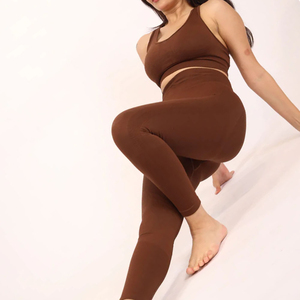 Ensemble de yoga uni pour femme : Legging taille haute et brassière de sport 2 pièces, respirant, léger, écologique et sans coutures - Product Image 2