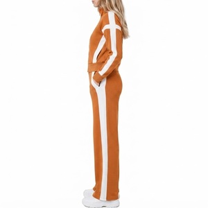 Conjunto de Chaqueta con Cierre y Pantalones Anchos para Mujer – Chándal con Rayas en Contraste Naranja Quemado y Bolsillos, Traje Deportivo con Diseño Atrevido - Product Image 1