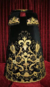 กระโปรงกำมะหยี่ปักลายพิเศษ Trousseau Mary Most Holy Queen สีทองอร่าม สำหรับงานเลี้ยงฉลองครบรอบ 25 ปี - Product Image 4