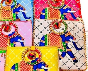 Bolsa de Maquillaje Tradicional Rajasthani con Estampado de Elefantes Azules, Cierre de Cremallera, en Satén de Seda Vibrante, Hecha a Mano - Product Image 1