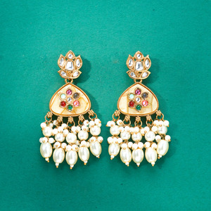 Boucles d'oreilles pendantes en alliage faites à la main, zircon taille princesse, imitation perle, placage mat Mehndi, bijoux de mariage Kanhai Jewels Nickel - Product Image 5