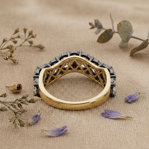 Anillo de aniversario de oro amarillo de 14K con 5 diamantes, banda de diamantes cultivados en laboratorio con engaste de rodio negro, anillo apilable de media eternidad - Product Image 3