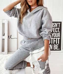 Conjuntos Deportivos Personalizados con Logotipo Bordado, Conjuntos Deportivos Cortos de Alta Calidad, Pantalones Deportivos y Sudadera con Capucha para Mujer - Product Image 3