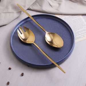 Cuillère de service en métal de haute qualité avec finition dorée et manche noir pour la maison, la cuisine, le restaurant et le buffet - Product Image 1