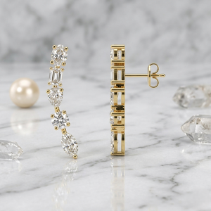 Boucles d'oreilles pendantes courbées à griffes, diamants de laboratoire 1,40 carat (CTW) de formes variées, plaqué or 18 carats, pour un luxe certifié - Product Image 2
