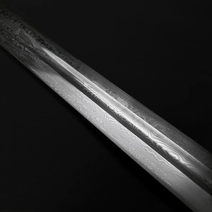 Réplica de Espada Medieval de Acero de Damasco Hecha a Mano - Empuñadura y Funda Envueltas en Cuero Premium, Colección de Caballeros para Exhibición - Product Image 3