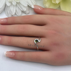 Anillo de Moldavita Certificado de Grado A Auténtico |   Moldavita auténtica de la República Checa, Chlum |   Plata de Ley 925 con Oro Rosa de 18K - Product Image 3