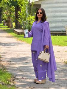 Conjunto de diseñador Mul Chanderi: Top de algodón con bordado, pantalón estilo Farshi de algodón Mul Chanderi y dupatta, completamente cosido. - Product Image 1