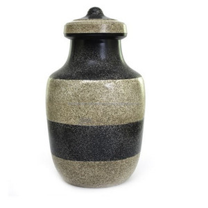 Urnes funéraires en laiton de haute qualité et de forme unique avec des urnes funéraires en métal fini de couleur noire - Product Image 6