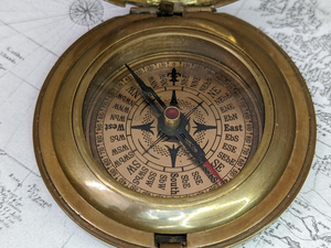 Astrolabe en laiton vintage, boussole, aiguille solaire, instrument de navigation nautique fait main, cadeau décoratif pour explorateur maritime antique - Product Image 4
