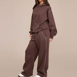 Sudadera con Capucha Unisex Personalizada con Tachuelas, Sudadera Cómoda de Forro Polar con Diseño Decorativo de Tachuelas, Ropa Urbana Moderna - Product Image 5